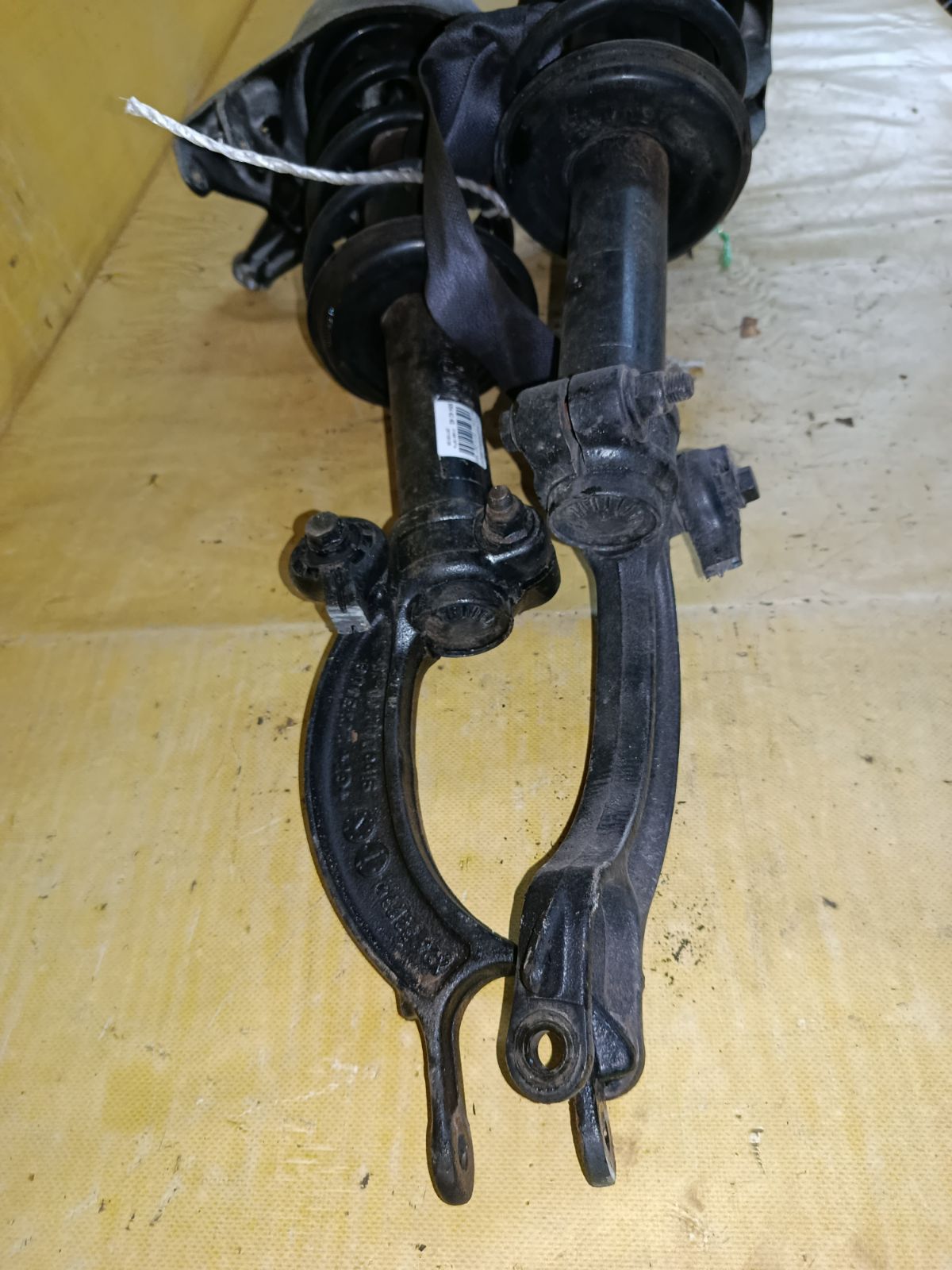 Стойка амортизатора на Audi A4 8K CDN Фото 5