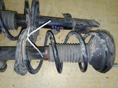 Стойка амортизатора на Toyota Noah AZR65G 1AZ-FSE Фото 3