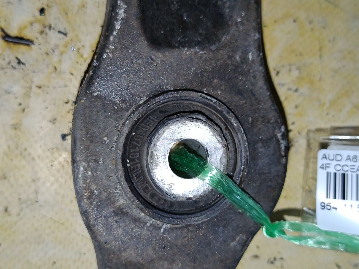 Рычаг на Audi A6 4F CCEA Фото 5