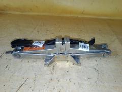 Домкрат на Nissan Wingroad WFY11 Фото 2