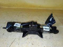 Домкрат на Subaru Impreza GD3