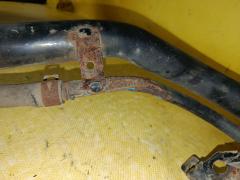 Заливная горловина топливного бака на Mazda Familia S-Wagon BJ5W ZL Фото 2