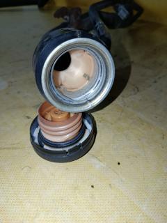 Заливная горловина топливного бака 77201-28240, 77201-28290 на Toyota Noah AZR65G 1AZ-FSE Фото 4