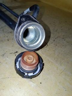 Заливная горловина топливного бака на Mitsubishi Grandis NA4W 4G69 Фото 4