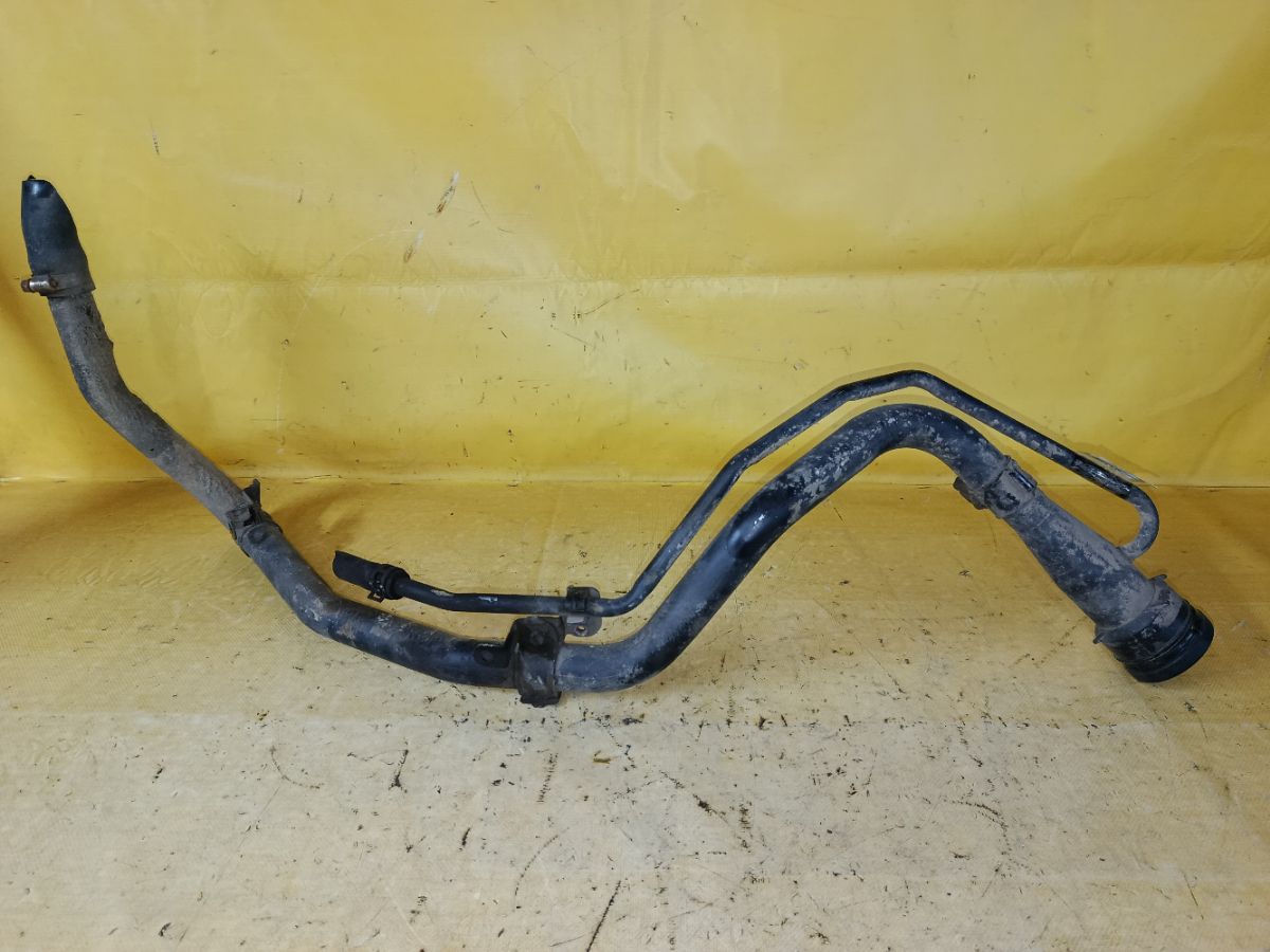 Заливная горловина топливного бака 77201-44060, 77201-44160, 77201-44161 на Toyota Ipsum ACM21W 2AZ-FE Фото 2