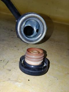 Заливная горловина топливного бака 77201-44060, 77201-44160, 77201-44161 на Toyota Ipsum ACM21W 2AZ-FE Фото 3