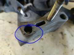 Подушка двигателя на Toyota Ipsum ACM21W 2AZ-FE Фото 5