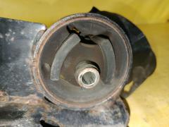 Подушка двигателя на Nissan Wingroad WFY11 QG15DE Фото 8