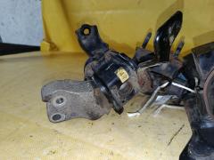 Подушка двигателя на Toyota Corolla Fielder NZE144G 1NZ-FE Фото 4