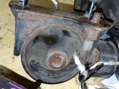 Подушка двигателя на Toyota Corolla Fielder NZE144G 1NZ-FE Фото 6
