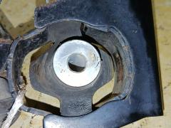Подушка двигателя на Toyota Corolla Fielder NZE144G 1NZ-FE Фото 7