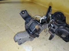 Подушка двигателя на Toyota Corolla Fielder NZE144G 1NZ-FE Фото 4