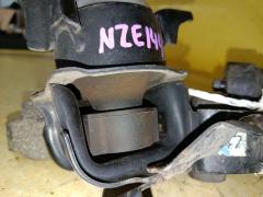 Подушка двигателя на Toyota Corolla Fielder NZE144G 1NZ-FE Фото 5