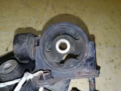 Подушка двигателя на Toyota Corolla Fielder NZE144G 1NZ-FE Фото 6