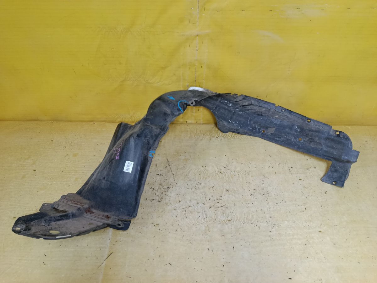 Подкрылок 53876-47030 на Toyota Prius ZVW30 2ZR-FXE Фото 1