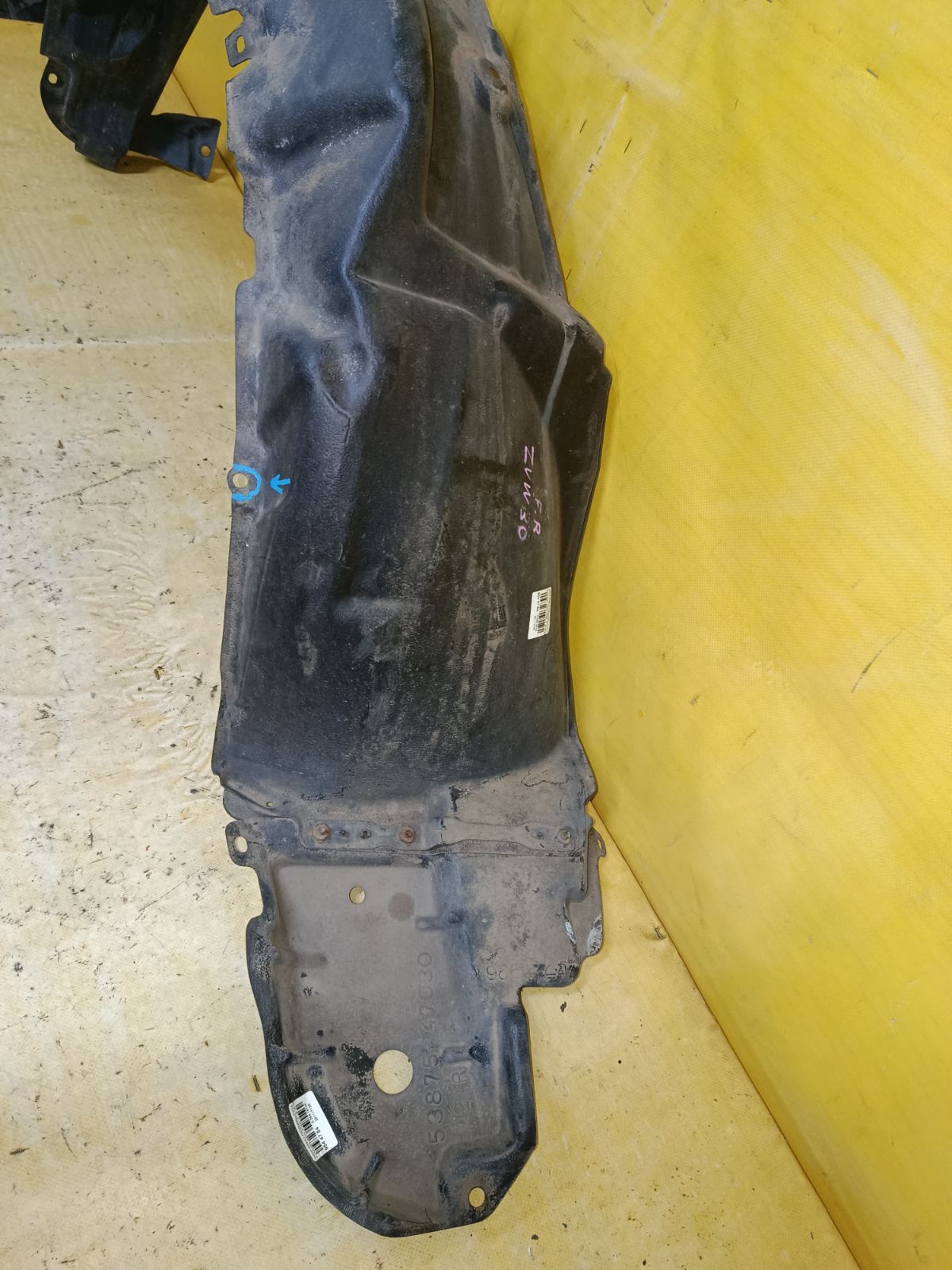 Подкрылок 53875-47030 на Toyota Prius ZVW30 2ZR-FXE Фото 2