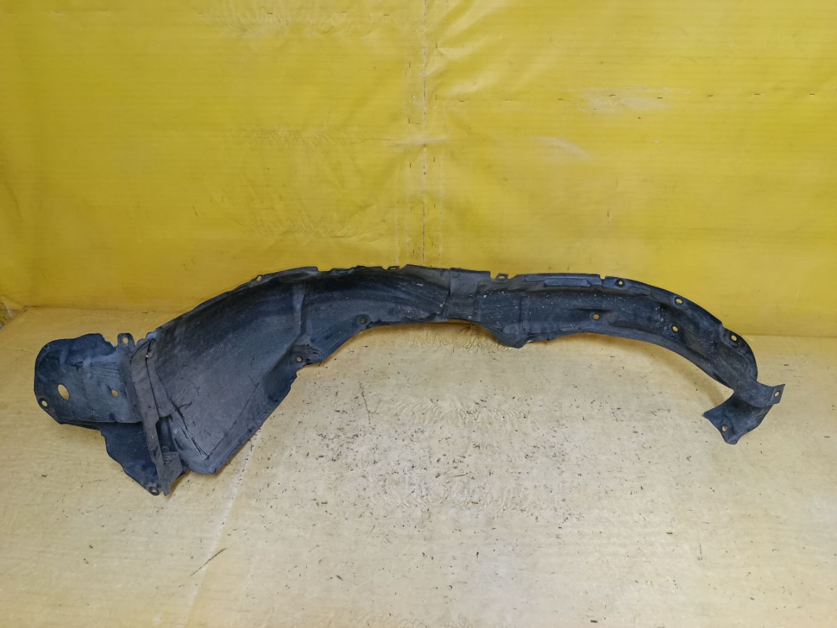 Подкрылок 53876-47030 на Toyota Prius ZVW30 2ZR-FXE Фото 1