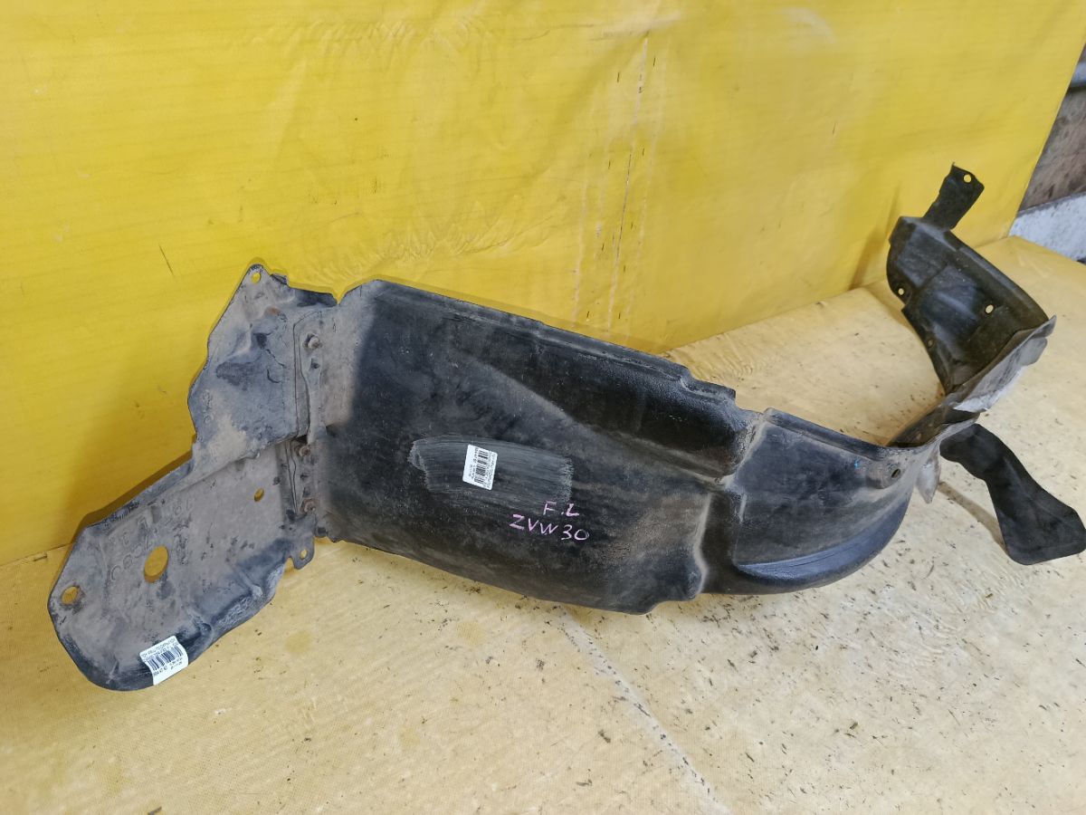 Подкрылок 53876-47030 на Toyota Prius ZVW30 2ZR-FXE Фото 2