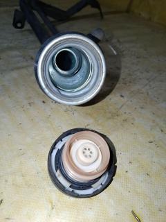 Заливная горловина топливного бака на Toyota Bb QNC20 K3-VE Фото 3