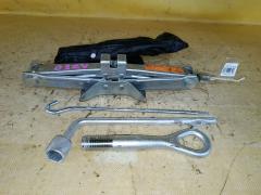 Домкрат на Nissan Leaf AZE0