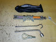 Домкрат на Nissan March AK12 Фото 2