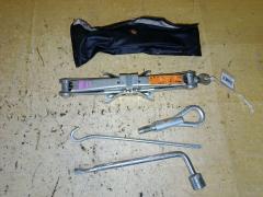 Домкрат на Nissan Note E11 Фото 2