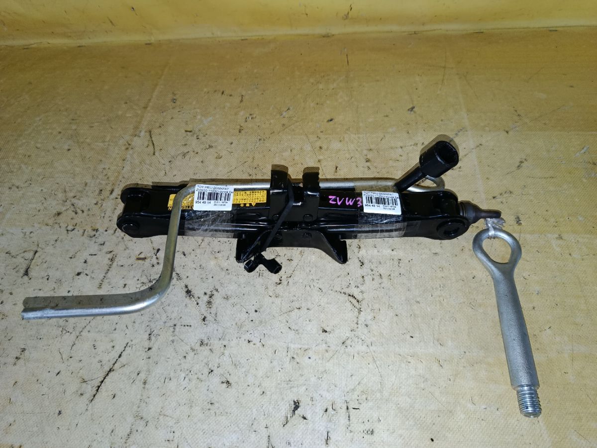 Домкрат на Toyota Prius ZVW30 Фото 1