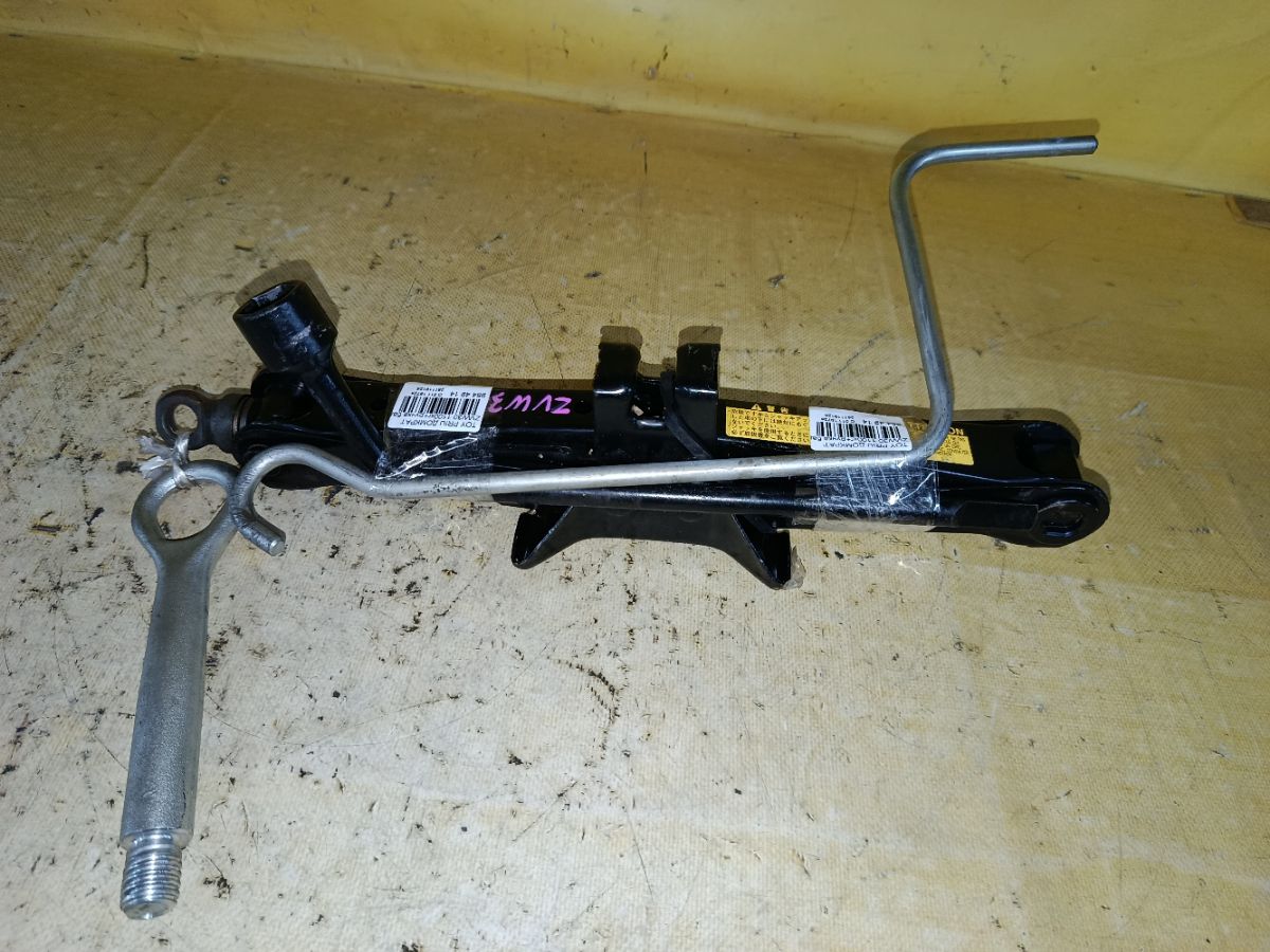 Домкрат на Toyota Prius ZVW30 Фото 2