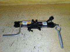 Домкрат на Toyota Prius ZVW30