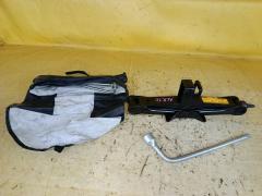 Домкрат на Toyota Estima ACR50W 09111-28190