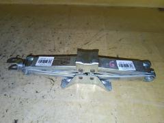 Домкрат на Honda Fit GE6