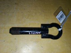 Крюк буксировочный на Toyota Porte NNP11