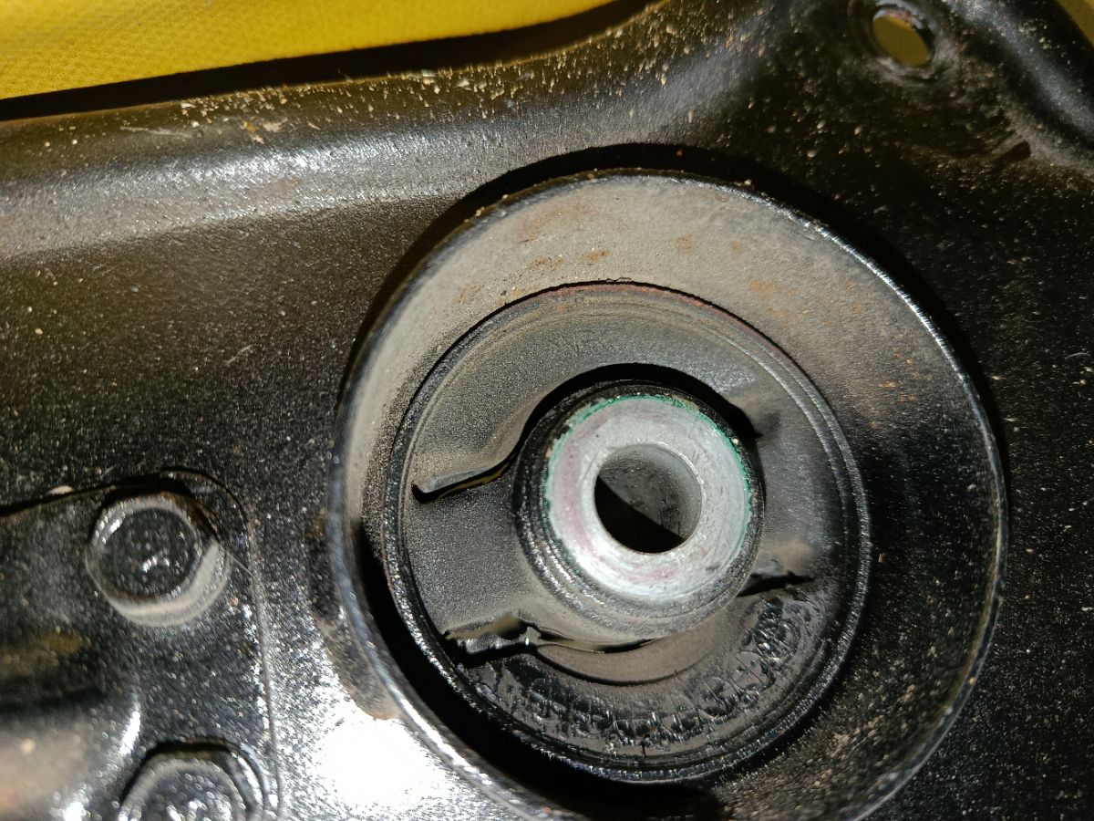 Балка подвески на Mitsubishi Outlander CW5W 4B12 Фото 5