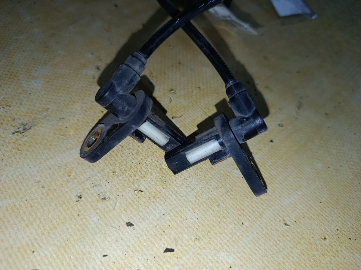 Датчик ABS 47900-6N610, 47901-6N610, 0265007608, 0265007609 на Nissan Bluebird Sylphy QNG10 QG18DE Фото 2