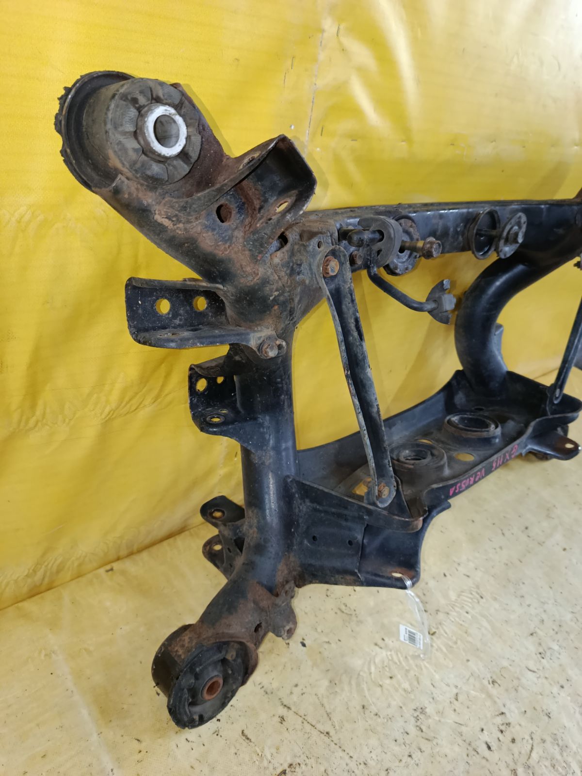 Балка подвески на Toyota Verossa GX115 1G-FE Фото 4