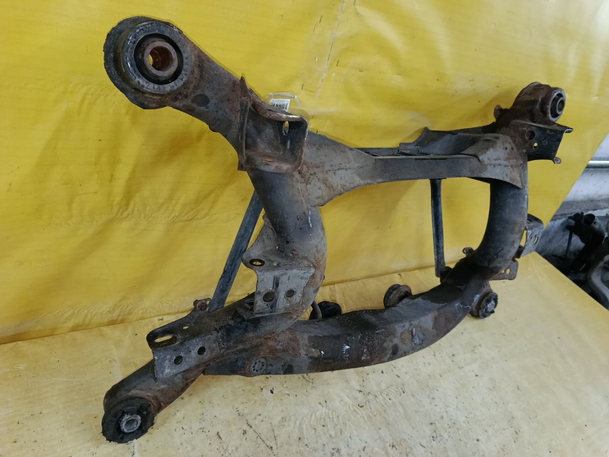 Балка подвески на Toyota Verossa GX115 1G-FE Фото 9