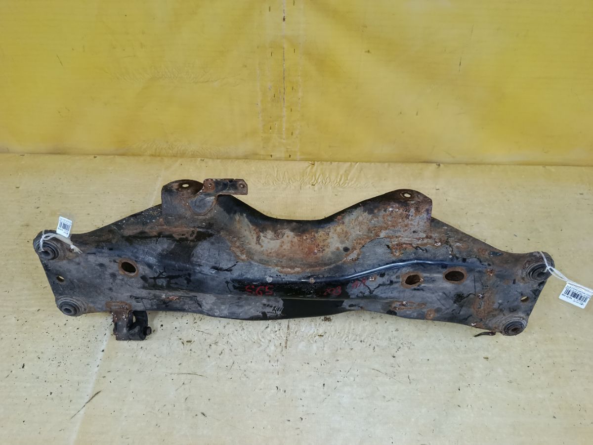 Балка подвески на Subaru Forester SG5 EJ203 Фото 1