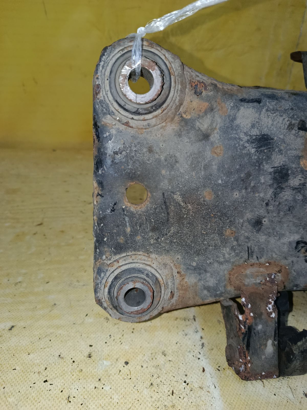 Балка подвески на Subaru Forester SG5 EJ203 Фото 4