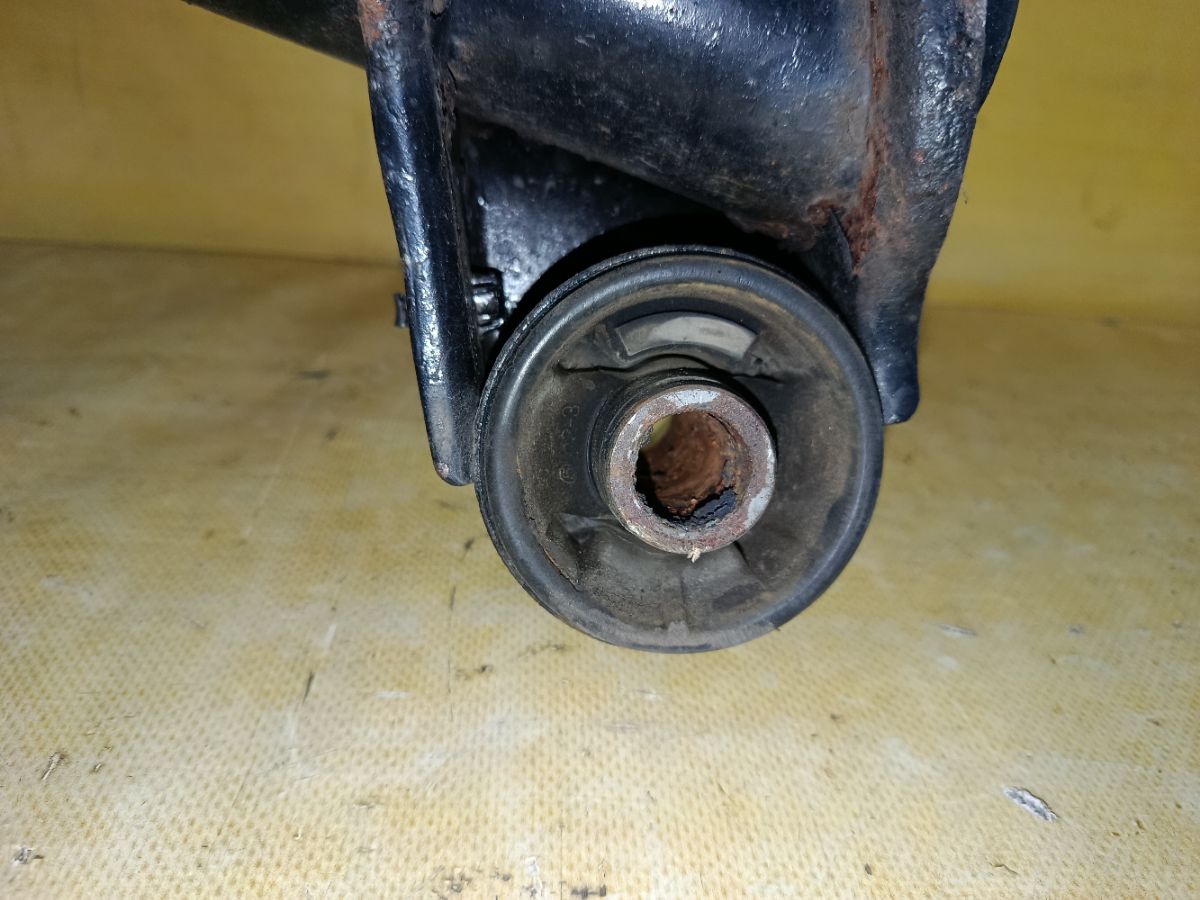 Балка подвески на Mitsubishi Grandis NA4W 4G69 Фото 2