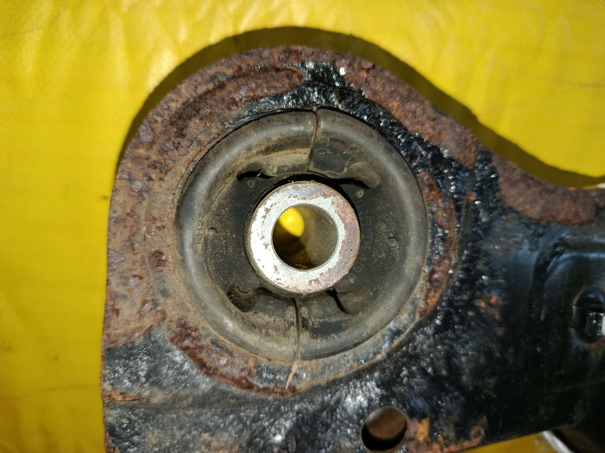 Балка подвески на Mitsubishi Grandis NA4W 4G69 Фото 4