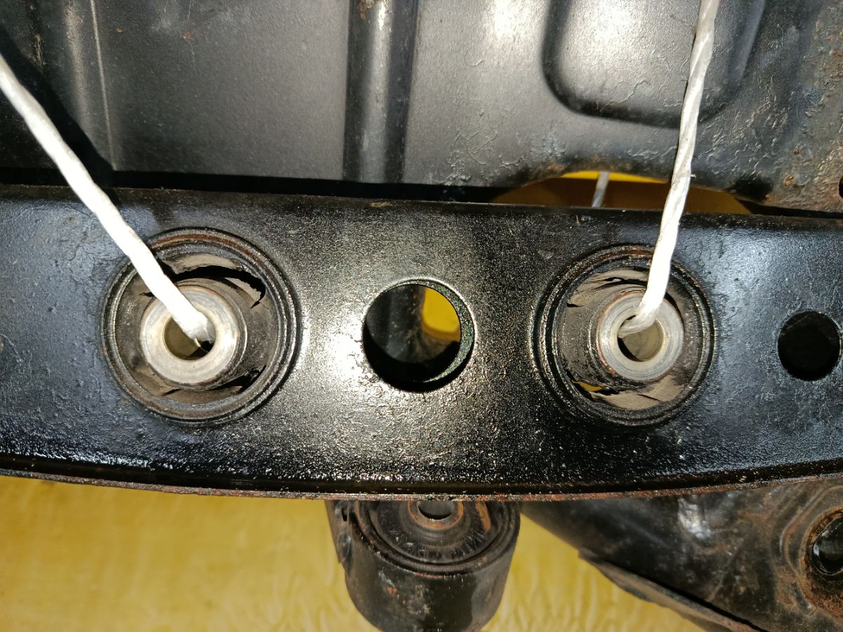 Балка подвески на Mitsubishi Grandis NA4W 4G69 Фото 8