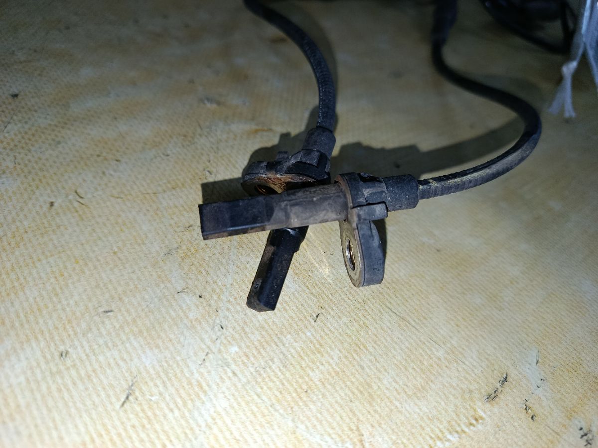 Датчик ABS на Mitsubishi Grandis NA4W 4G69 Фото 2