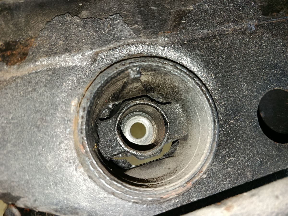 Балка подвески на Nissan X-Trail NT31 MR20DE Фото 5