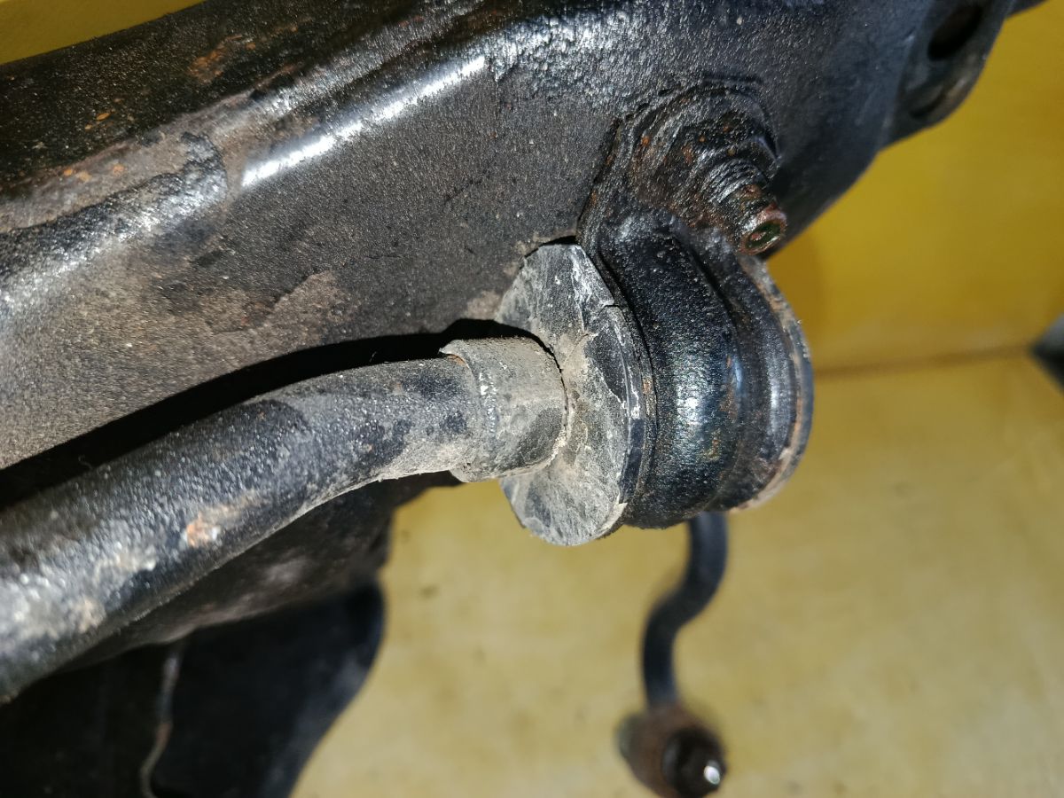 Балка подвески на Nissan X-Trail NT31 MR20DE Фото 6