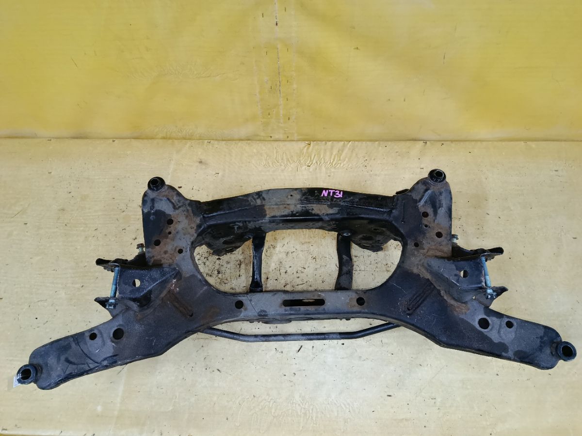 Балка подвески на Nissan X-Trail NT31 MR20DE Фото 8