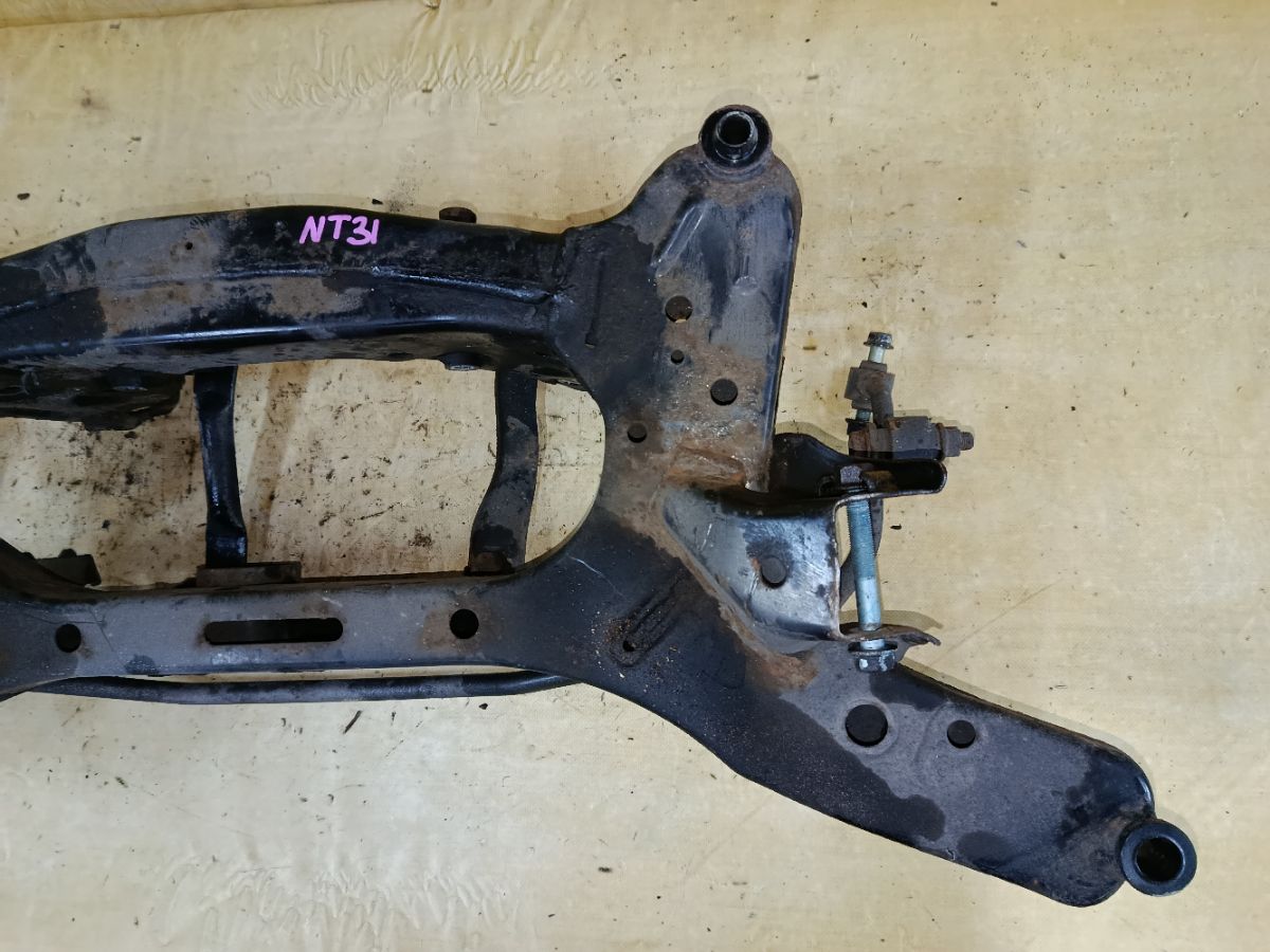 Балка подвески на Nissan X-Trail NT31 MR20DE Фото 9