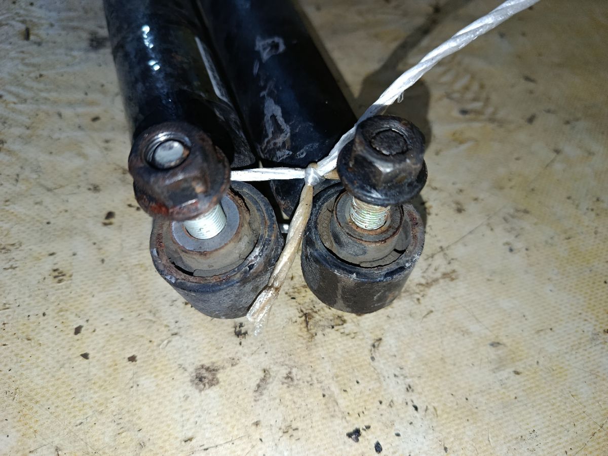 Амортизатор 19-213767, 30-J99-A, 314 044, 349078, 562101DA1B, 562103UZ0AB282, 562104837R, 562104BZ0A, 562104CE0B, 562104CL0B, 562104EA3B, 562105HA0B, 562105HA1B, 562105HA2A, 56210BM90A, 56210BM92A, 56210JG000, 56210JG01A, 56210JG02A, 56210JM000, 56210JM00A, 56210JM01A, 56210JY00A, 56210JY01A, 56210JY01B, CR-003R-J10, CR8827, E6210-BR00B, E62101DA1B, E62101DA2B, E62104BZ0A, E62104CE0B, E62104CL0B, E62104CM2A, E62104EA3B, E62104EA3C, E62105HA0B, E62105HA1B, E62105HA2A, E6210JG01A, E6B10JG01A, SJ-003R-J10, SST0053, ST-003R-J10 на Nissan X-Trail NT31 Фото 3