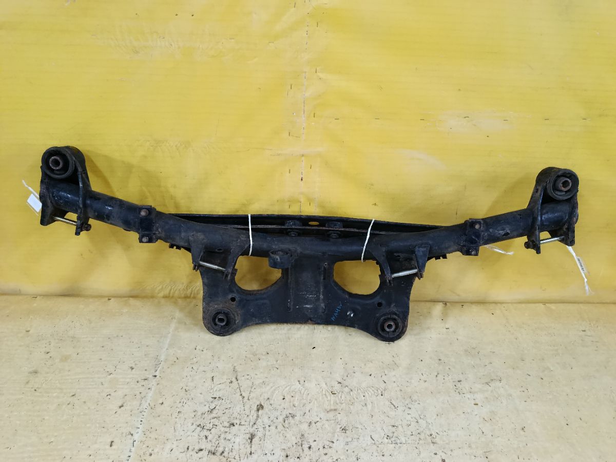 Балка подвески на Mitsubishi Grandis NA4W 4G69 Фото 1