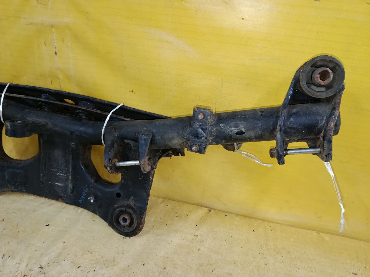 Балка подвески на Mitsubishi Grandis NA4W 4G69 Фото 2