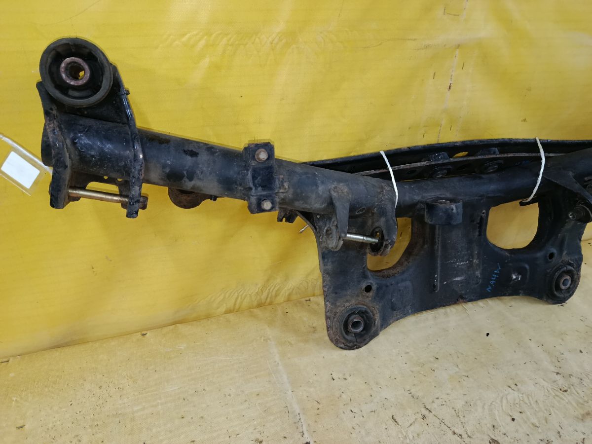 Балка подвески на Mitsubishi Grandis NA4W 4G69 Фото 3